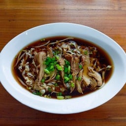 บะหมี่เป็ดพะโล้ (บะหมี่ไข่2ก้อน) Egg noodles in chinese spice soup w plant-based