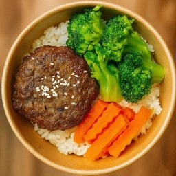 ข้าวสเต็กเนื้อบด