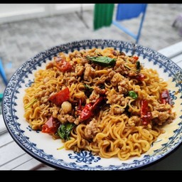 มาม่าผัดกระเพรา