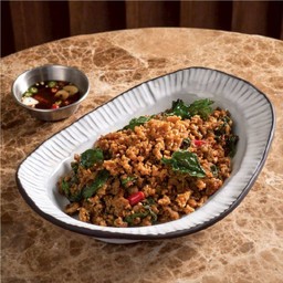 กะเพราไก่ 2 หน้า