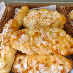 ขนมปังอัลมอนด์ชีส