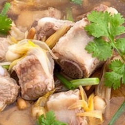 Ki03.57 แกงจืดกระดูกอ่อนใบพายหมูตุ๋น 150 กรัม ผักรวม 100 กรัม