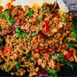 กะเพราพริกแห้ง คุณยาย ซอย 23 ล้อค1 หอสุชาดา