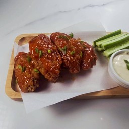 ปีกไก่ซานต้าวิงค์บลูชีสซอส