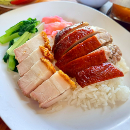 ข้าวหน้าเป็ดย่าง+หมูกรอบ