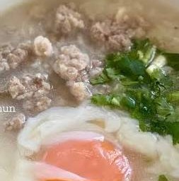 ข้าวต้มหมูสับโบราณใส่ไข่