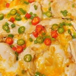 ข้าวหน้าไข่ข้นอกไก่พริกขี้หนูสวนซอย