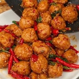 ข้าวกระเพาหมูเด้ง