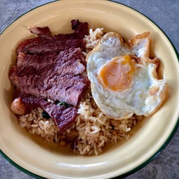 ข้าวคลุกมันเนื้อคั่วพริกแห้งกะเพราพิคานย่า+ไข่ดาว