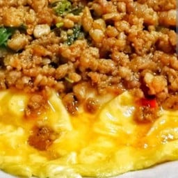 ข้าวไจ่ข้นกระเพราไก่