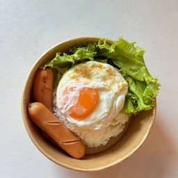 ข้าวไข่ดาวไส้กรอก