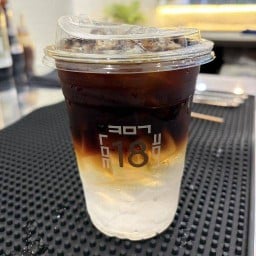 Lot18 cafe พหลโยธิน 24