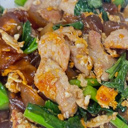 ผัดซีอิ๊วหมูเส้นใหญ่นุ่ม