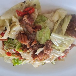 ข้าวราดผัดกะหล่ำปลี