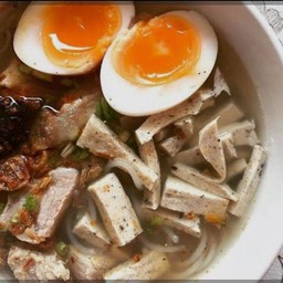 ก๋วยจั๊บญวน ไข่ต้ม