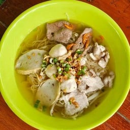 ก๋วยเตี๋ยวหมู กอ กล้วย สะพานลอย วปอ.11(ธรรมดา)