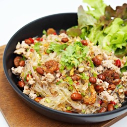 ขอหนูยำ-ถนอมมิตรคอนโด