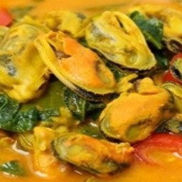 Ki03.81 แกงส้มเนื้อหอยแมลงภู่ 150 กรัม ผักรวม 100 กรัม