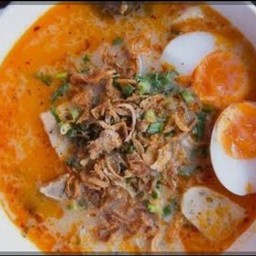 ก๋วยจั๊บญวน ต้มยำไข่ต้ม