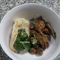 ยุ้ยยุ้ย ก๋วยจั๊บน้ำข้น ก๋วยเตี๋ยวไก่มะระ  ตลาดเช็คอินมาร์เก็ต