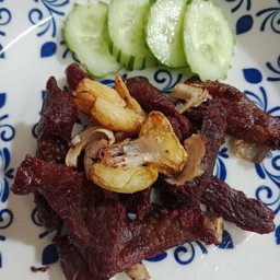 เนื้อโคขุนแดดเดียวทอดพร้อมทาน