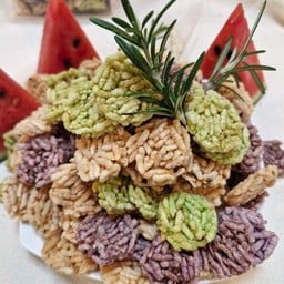 จ๊าดลำข้าวแต๋น (ข้าวแต๋นและแคบหมู) จ๊าดลำข้าวแต๋น ตลาดเซฟเซ็นเตอร์