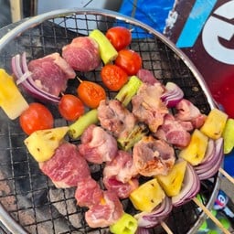 วรรณ-ทิต หมูอบโอ่ง ไส้ย่าง10บาท แยกไฟแดง เรือนจำ