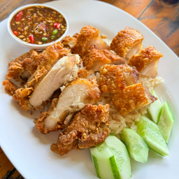 ข้าวมันไก่ต้ม ไก่ทอด หมูกรอบ