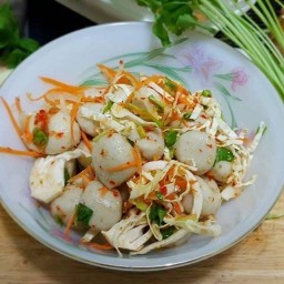 ยำลูกชิ้นปลา