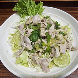 ยำหมูมะนาว
