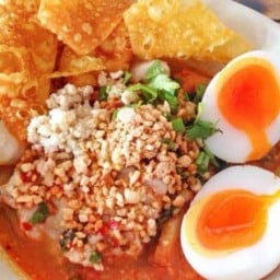 เตี๋ยวข้างเขต(ตลิ่งชัน)เตี๋ยวหมูต้มยำน้ำข้น, ต้มยำน้ำใส, เย็นตาโฟ, ต้มเลือดหมู, ข้าวหมูแดงหมูกรอบ