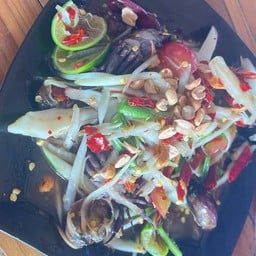 ปูนาตัวเล็กๆกินได้ทั้งตัวมันเยิ้มๆ