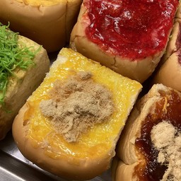 ขนมปังนึ่งมายองเนสหมูหยอง