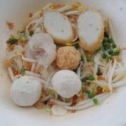 ก๋วยเตี๋ยวลูกชิ้นปลาน้ำใส