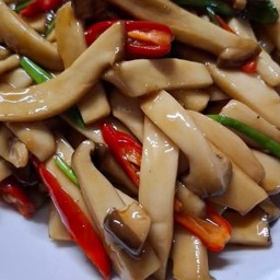 เห็ดผัดน้ำมันหอยคู่ข้าวสวย 2 ถ้วย