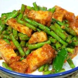 พริกแกงหมูกรอบ