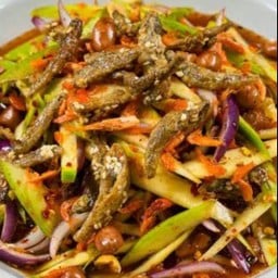 ยำมะม่วงปลากรอบ