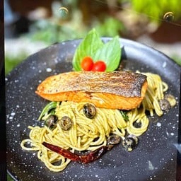 สปาเกตตีเพสโต้สเต๊กซัลมอน