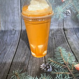 นมหมีปั่นชาเย็นราดคาราเมลใส่มุกบราวน์