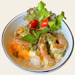 ข้าวไข่ขยี้กุ้งซอสเพสโต้