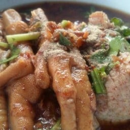 ก๋วยเตี๋ยวไก่ ข้างป้อมตำรวจ หมู่บ้านสินสมบูรณ์