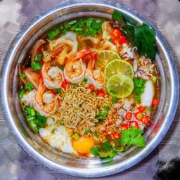 ไวไว บะหมี่เส้นเหนียว ในตำนาน รสต้นตำรับ (ทะเล)