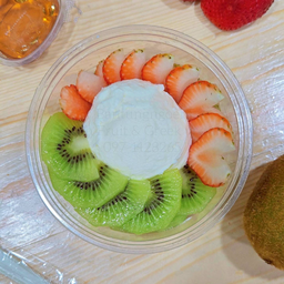 Greek yogurt x สตรอเบอร์รี่ x กีวี่