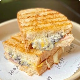 แซนวิชแฮมชีสกับเห็ดทรัฟเฟิล