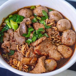 ก๋วยเตี๋ยวมาม่าหมู