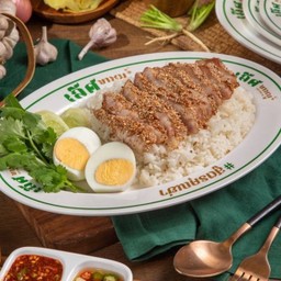 ข้าวคอหมูคลุกฝุ่น เต็มชิ้น + ไข่1ฟอง