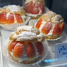 ชูครีมครีมสดสตรอเบอร์รี่