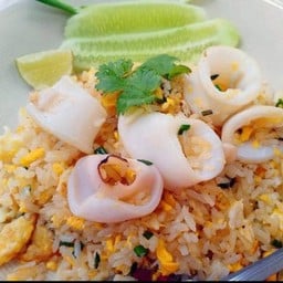 ข้าวผัดปลาหมึก