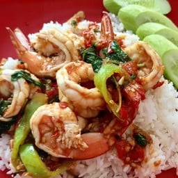 ยำแซ่บตรงข้ามก่อนนอนเก่า