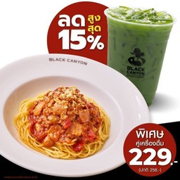 สปาเก็ตตี้มารินาร่าเบคอนหมูสับคู่เครื่องดื่ม